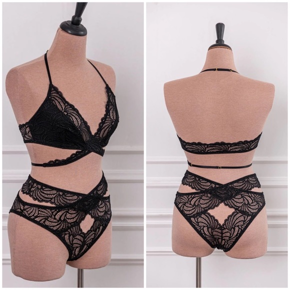 SOLD Mentionables Lace 2pc Set - Picture 5 of 5